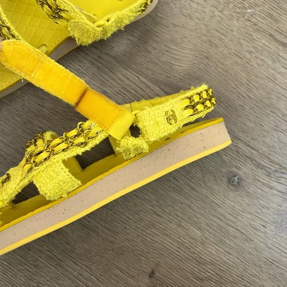 SOLD ❌ New 🌟 Rare Chanel CC Tweed Chain Yellow Sandals Size 39 - Picture 7 of 10